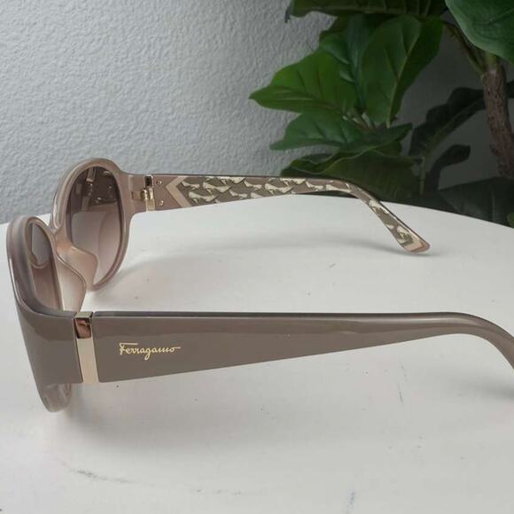 ?✨Authentic Salvatore Ferragamo Sunglasses Crystal Nude Color main image 2